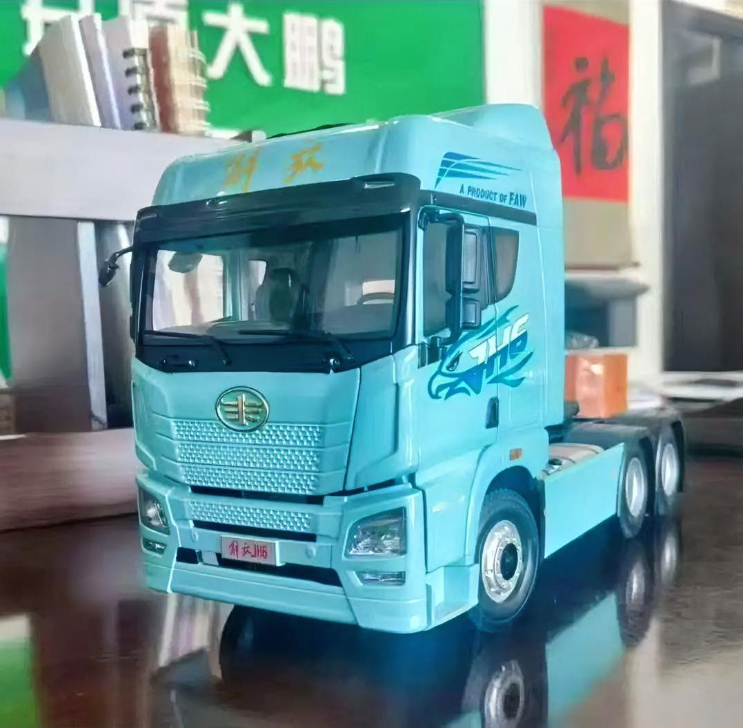 《解放》大卡车模型
       真的太酷了！之前我入手过一个1:18比例的，那