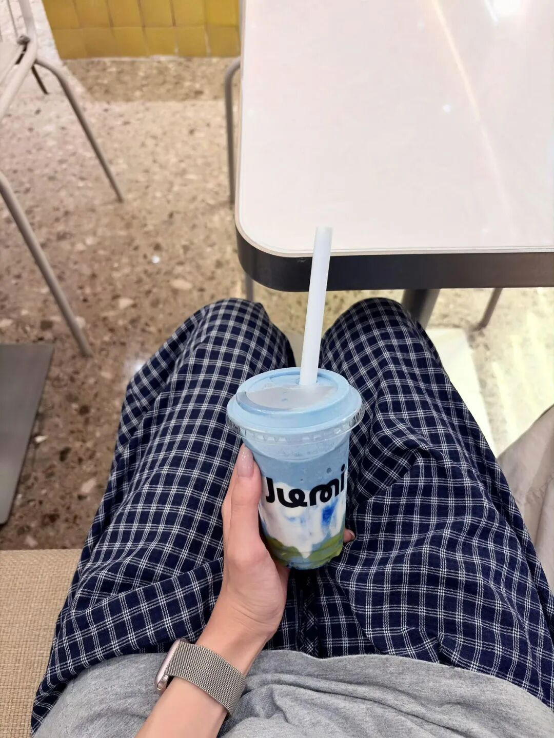 "是开朗的角色卡 也是容易破碎的小女孩"