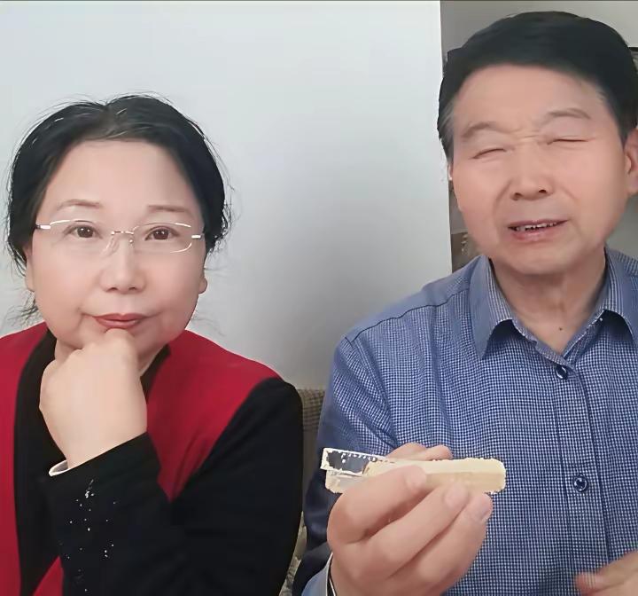 杜新枝不藏了，曝郭希宽离世的原因有三个。

1、身体有多项基础疾病，毕竟儿子姚策