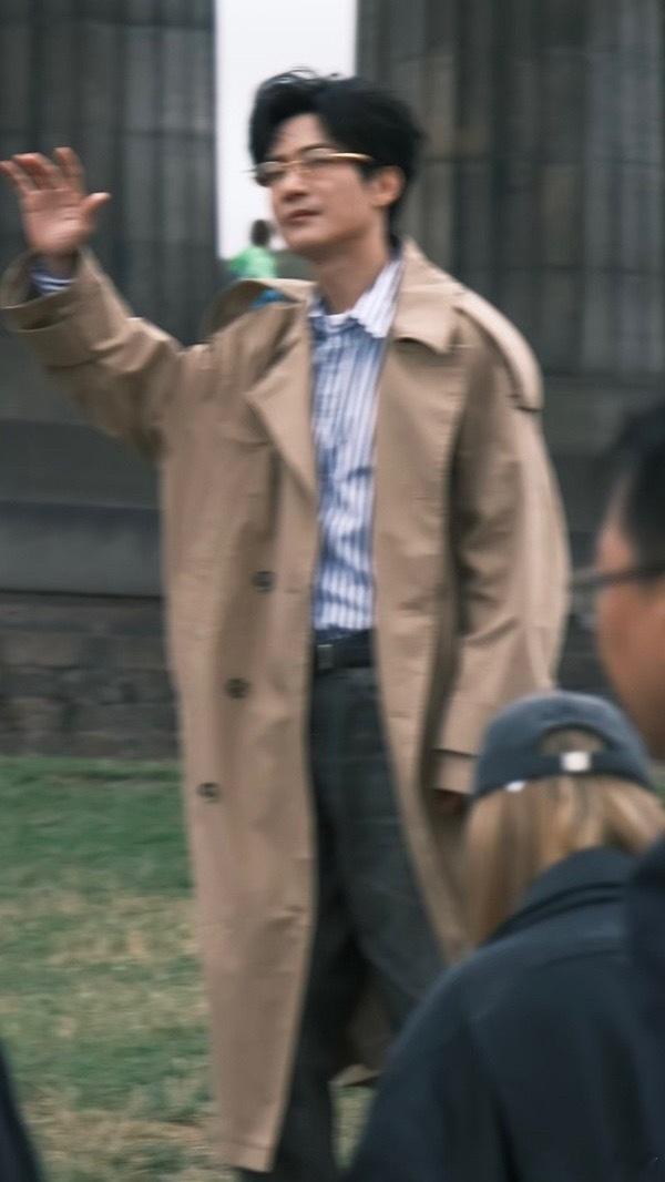 比掌风先过来的，是姐姐的香气🥺陈楚生带金边眼镜也太超过了！！带劲的表情、冷硬的