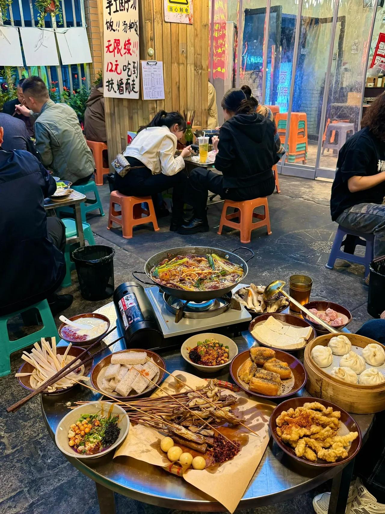 成都！抚琴！！千万别饿着肚子来……

抚琴真的是美食天堂啊……这盘又在夜市尽头找
