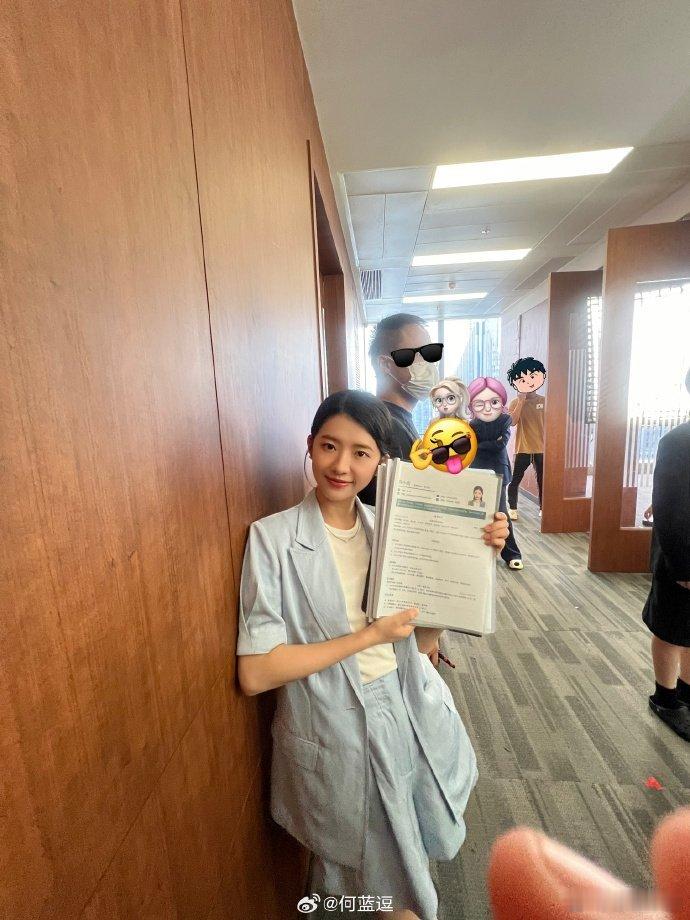 何蓝逗我就说追星也有用吧谁懂何蓝逗的郭小雨！《即刻上场》里靠粉丝群找图，戳穿侵权