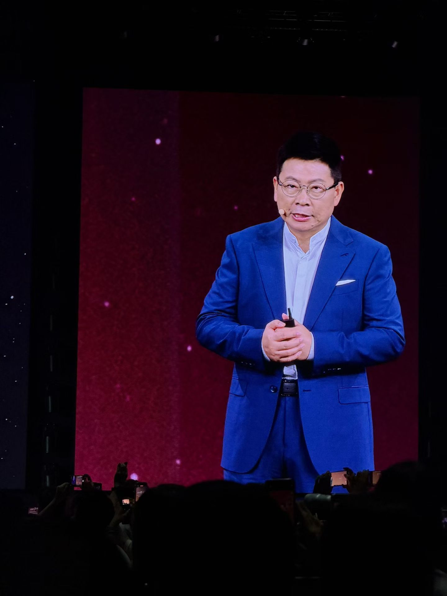不够的，找大嘴老师补一下，幸好你没有把车少读一位数，100w的车你说10w余承东