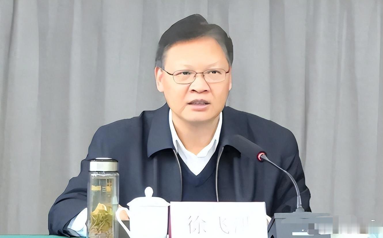 如今来华签证流程大幅简化，预约取消、材料精简、部分短期签免采指纹且费用下调，入境