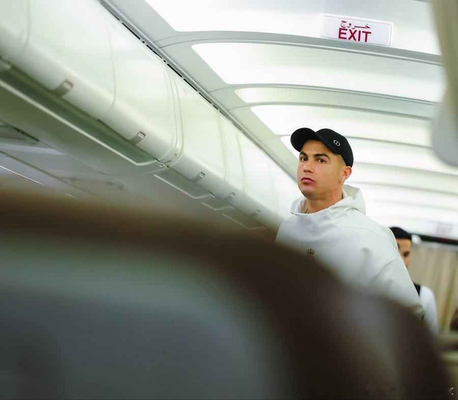 C罗 罗哥抵达艾卜哈 