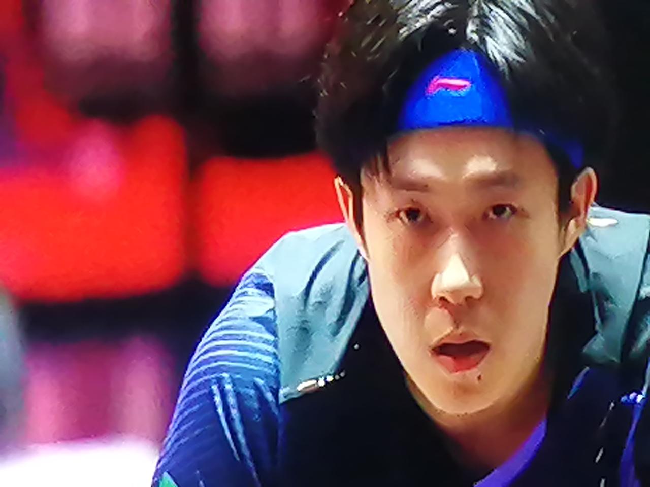 解读王楚钦赛场上扯掉肌贴的含义。

4月4日王楚钦跟达科1/4决赛。达科大比分3