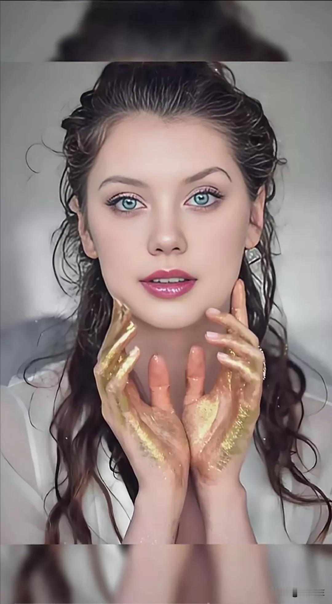 你喜欢兰蔻
还是喜欢美宝莲