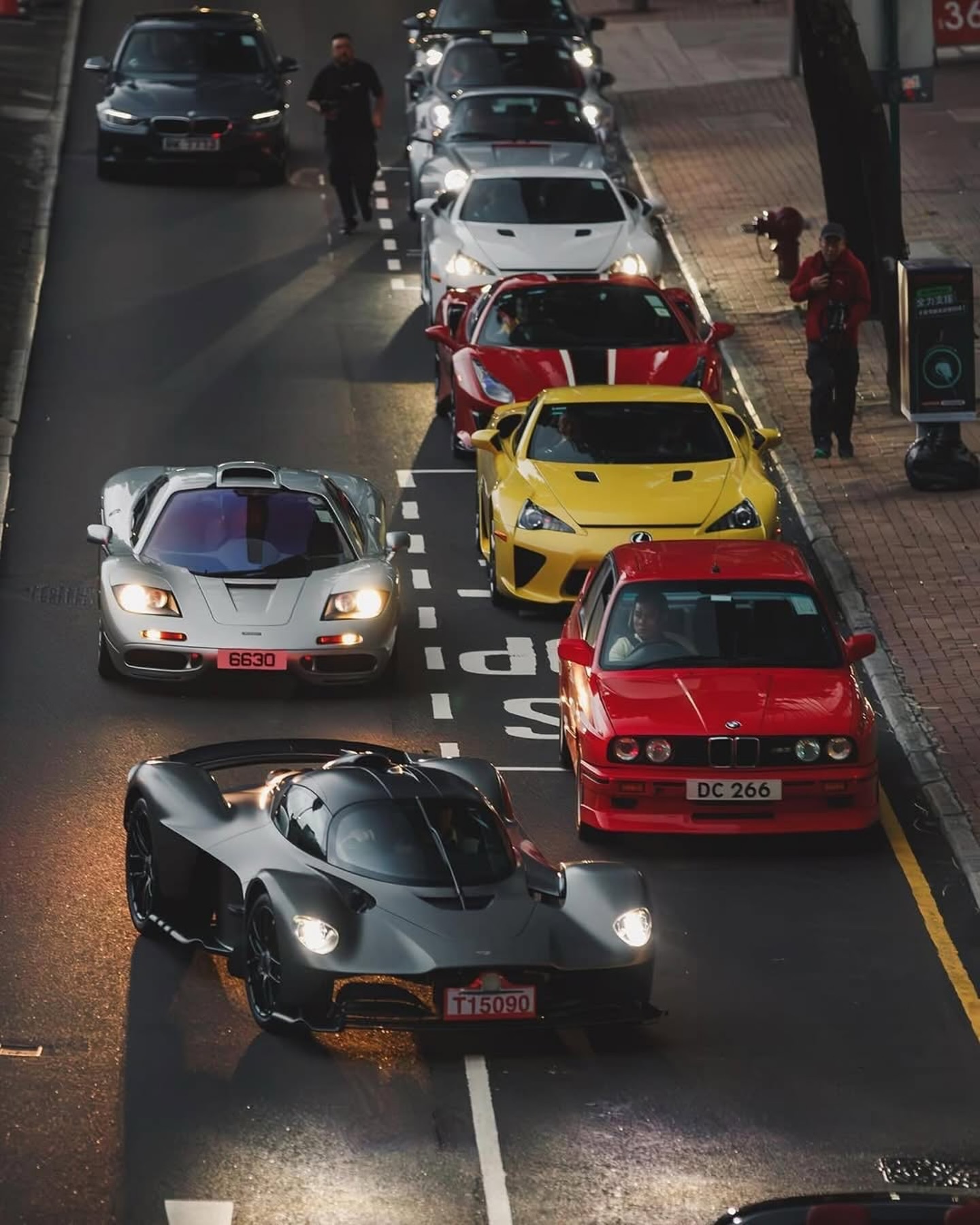 Mclaren F1 & Aston Martin Valkyrie （by  