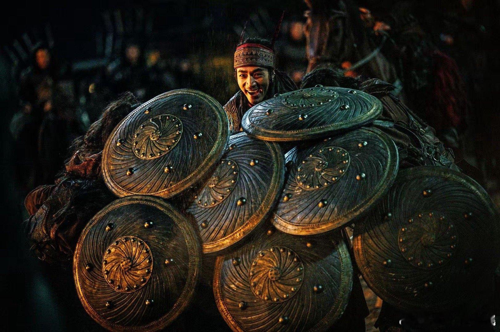 此沙被夸害羞了 扫楼现场直接化身此沙夸夸群，每一句赞美都让他更害羞一分。最后干脆