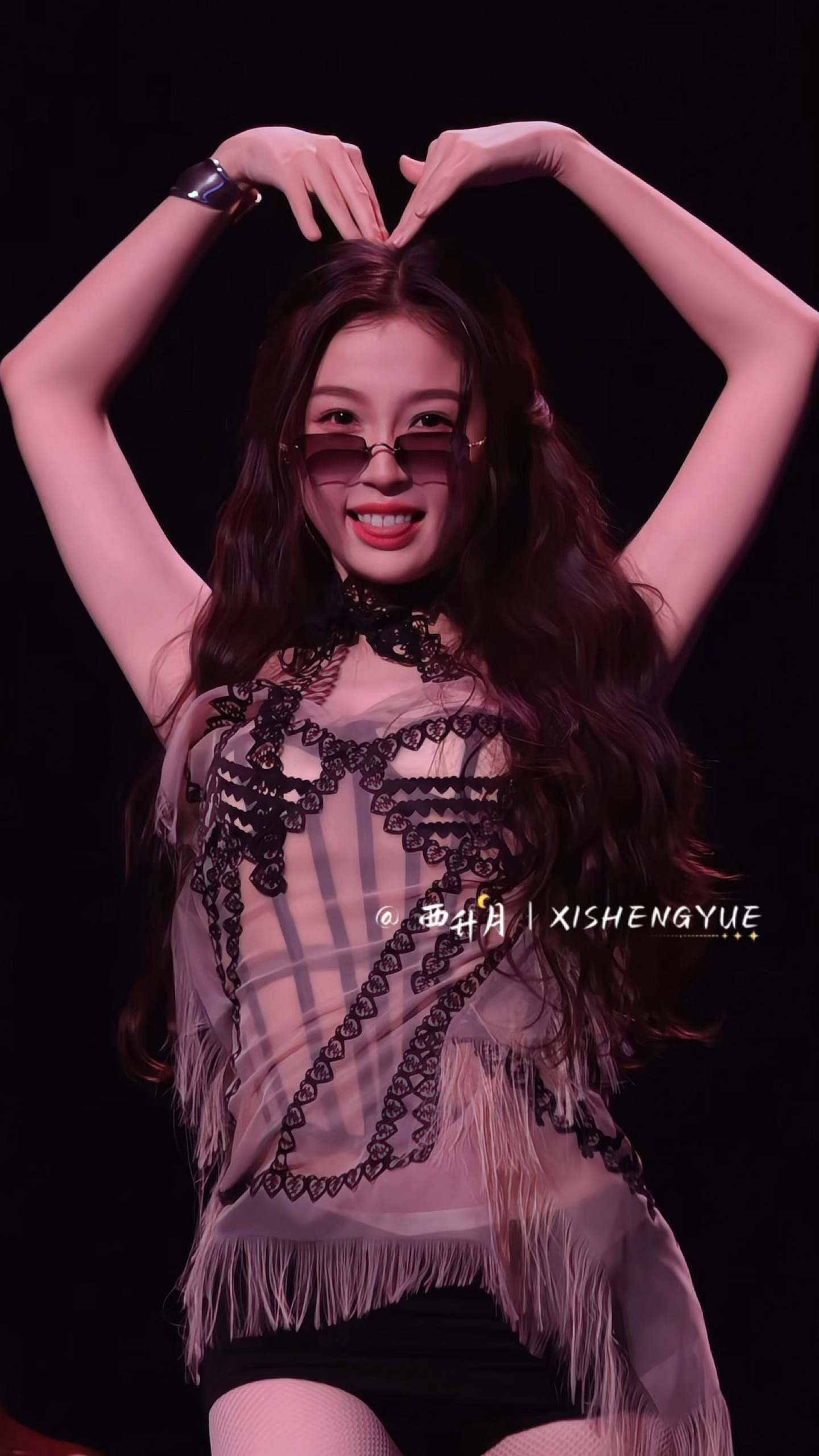 赛级萌物好吧…耍帅把台下帅的死去活来的然后突然萌你一下虞书欣你是懂怎么拿捏我的2