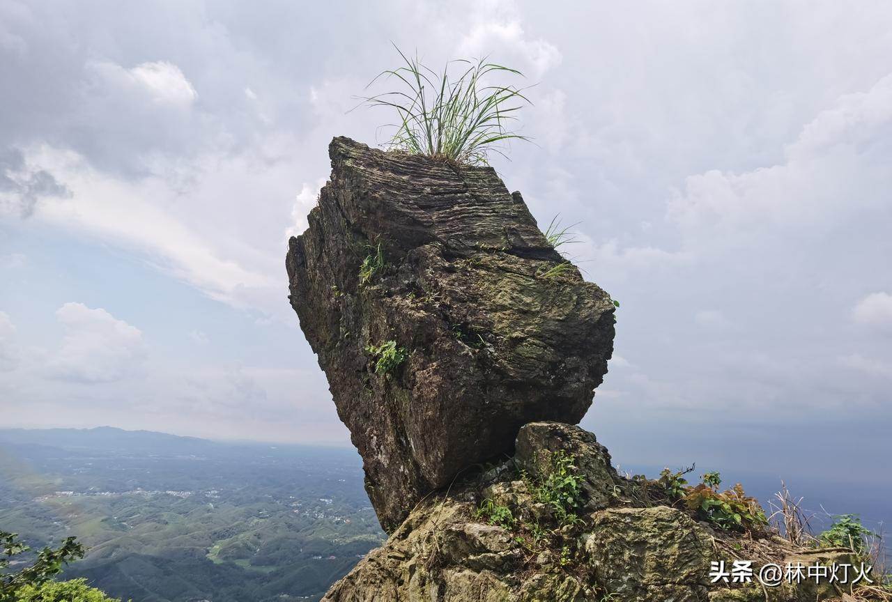摩骑丨兴业县葵山，游萧公庙，登狮子岭 
如果你开车从玉林上G80高速公路，往贵港