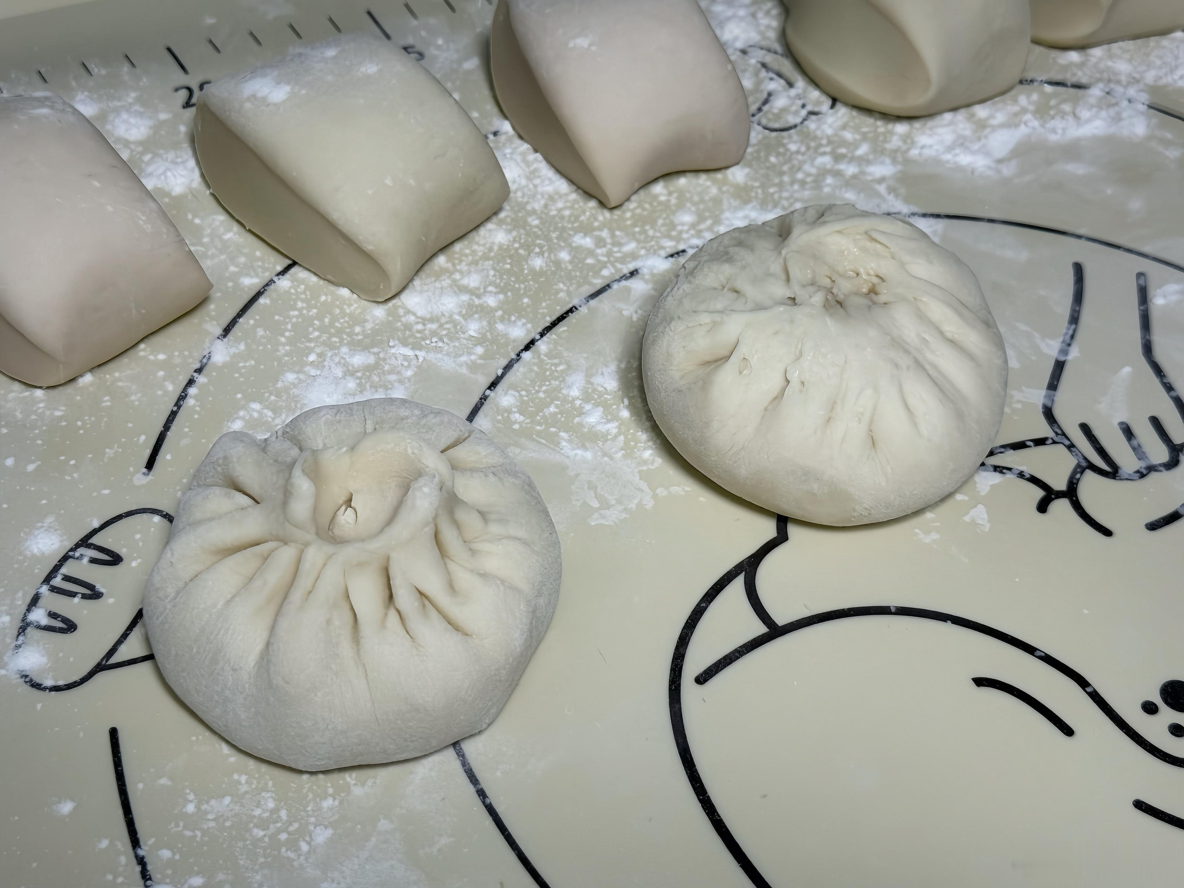 我一个连饺子皮都擀不圆的人 为了娃的一句 想吃鲜肉包子熬夜看球间隙 坐等出炉♨️
