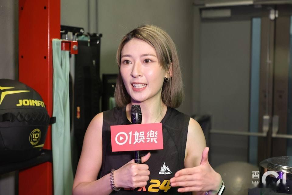 無綫藝人李君妍日前（10/4）現身沙田出席連鎖健身中心的品牌活動。李君妍入行至今