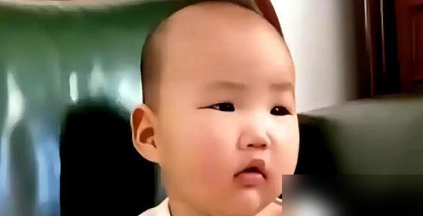 把艺术家的脸都丢完了？
老艺术家耿为华，频繁晒女儿被推上风口浪尖。
有人说，