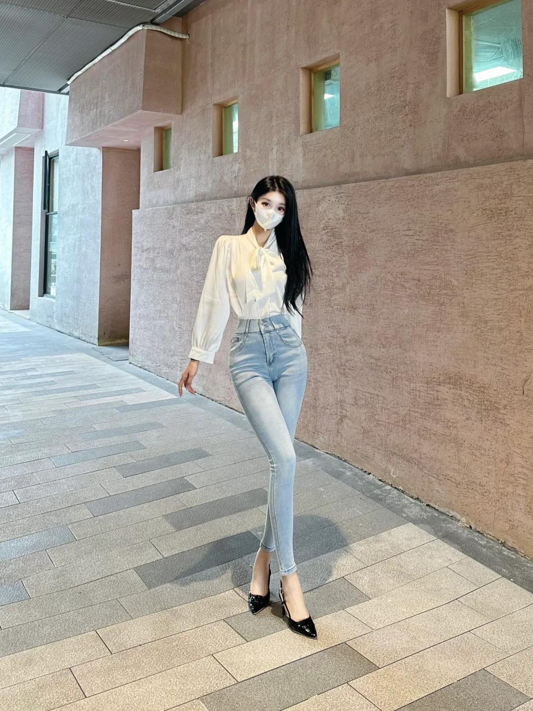 #夏日生活打卡季#👔👖清新脱俗的职场休闲风来袭！白色衬衫，干净利落，简约的剪
