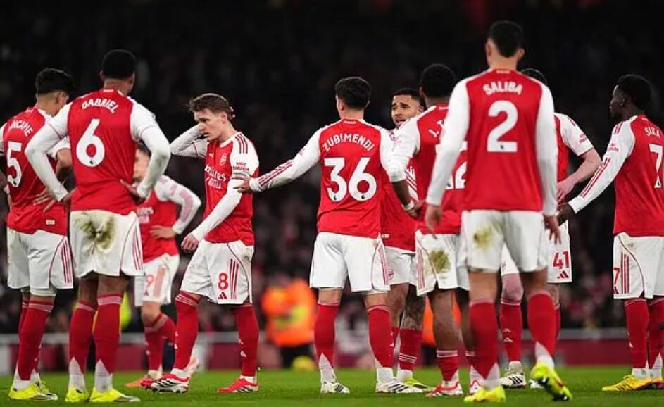 日前，前英格兰球星欧文在做客BBC 的《韦恩-鲁尼秀》中表示，他认为利物浦依然是