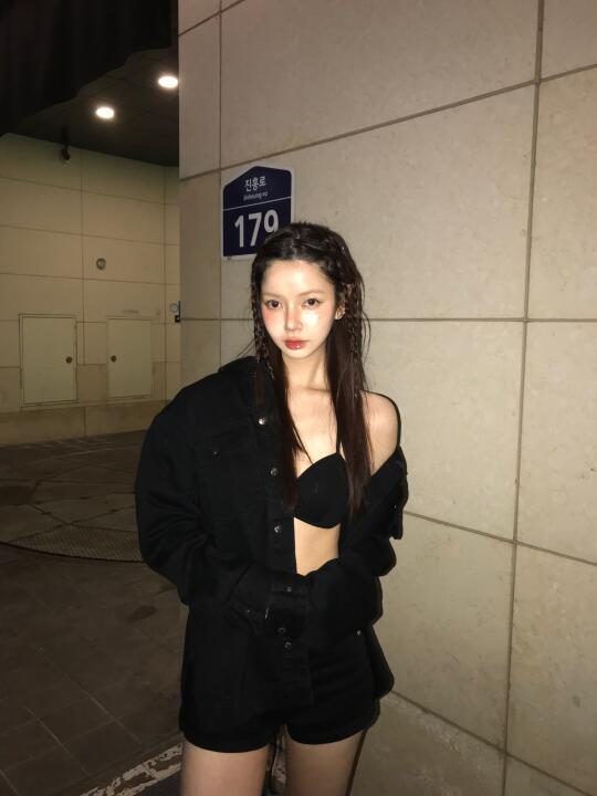🇰🇷街头chill一下.｡:+*🖤*