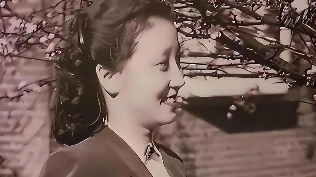 1947年9月17日，钱学森娶到心心念念的姑娘蒋英，两人在上海举行了温馨的婚礼。