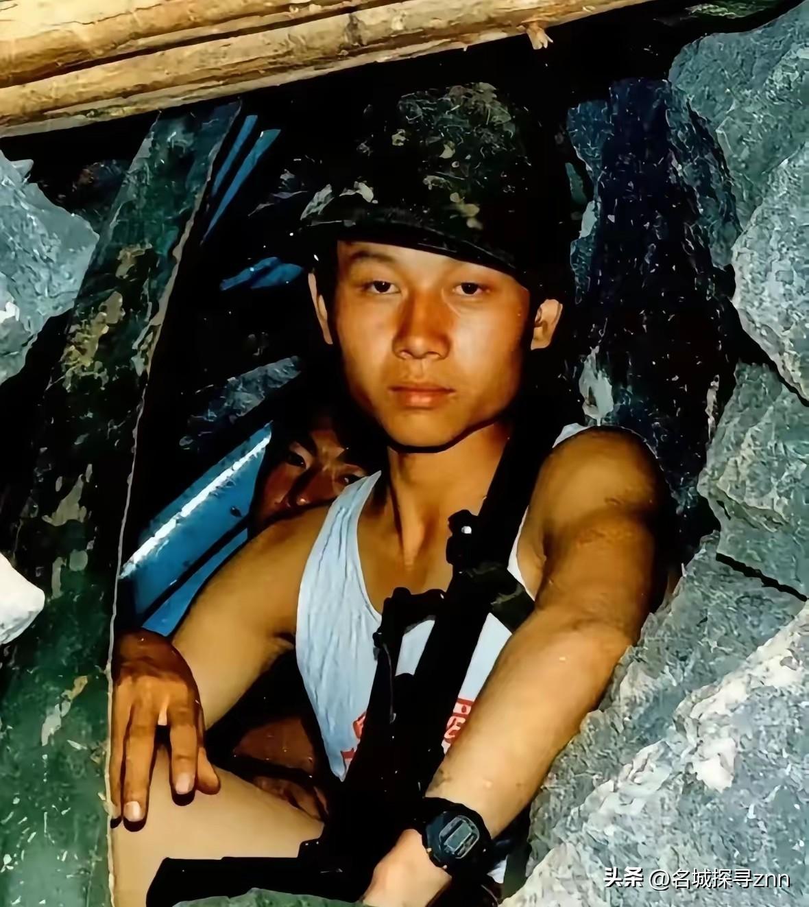 这位是对越自卫反击战，在老山前线牺牲的张鹏烈士，牺牲当天，时任团长的秦天谱写下“