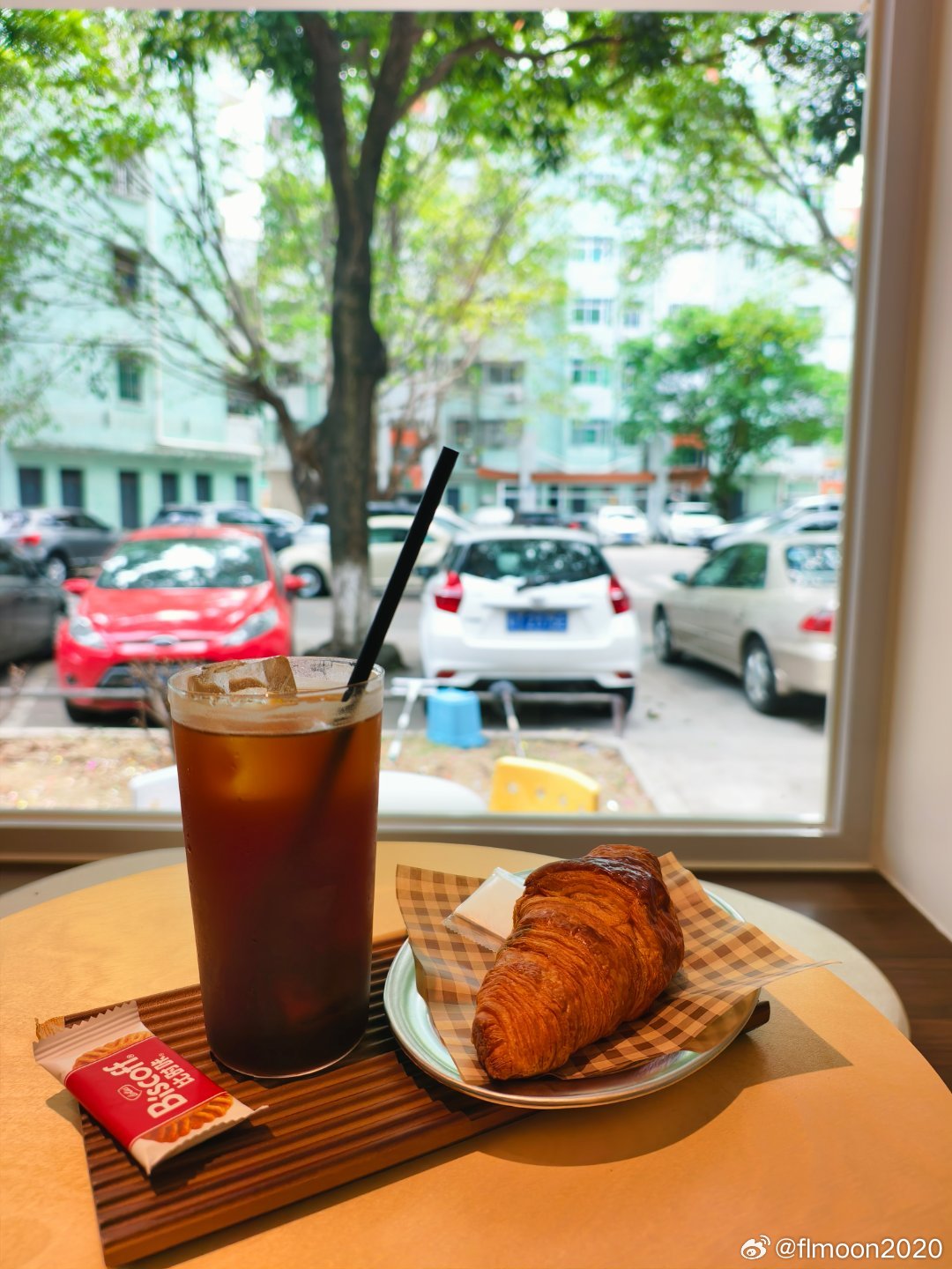 美食中山 层出不穷的社区店，只做咖啡很难维持，日咖夜酒One more[可乐]?