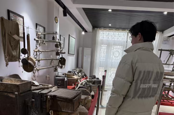 秦岭笑谈寒假社会实践 山东学子实践青春行 【探黄河刺绣同源之美 传费县手绣非遗薪