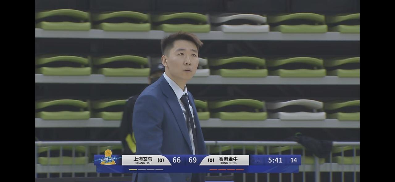 原内蒙古女篮主帅杨赞真有能力，带着新军干进总决赛

虽然前天晚上NBL总决赛G1