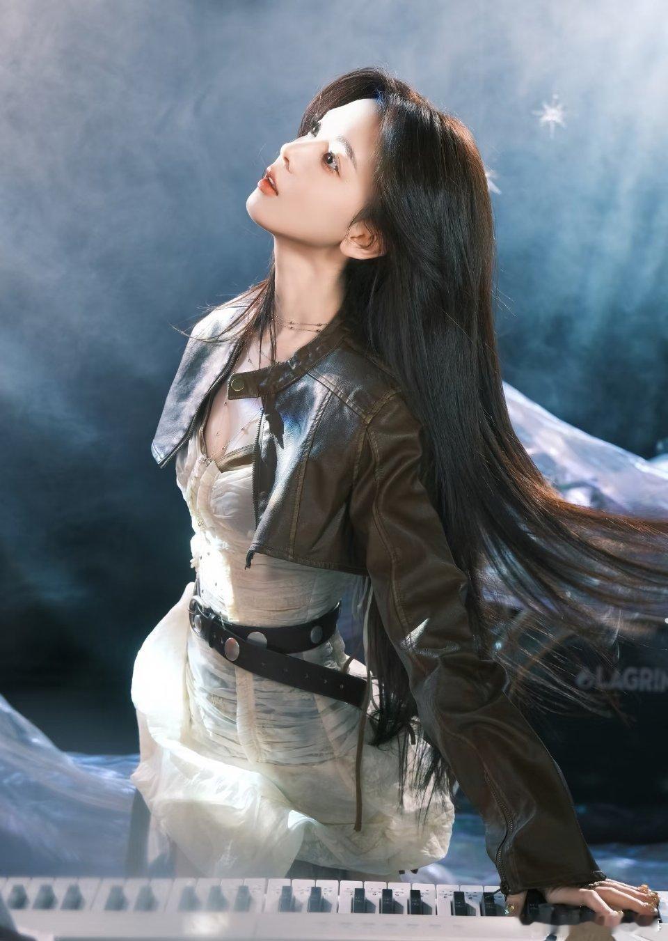 陈瑶是真来乘风上学了陈瑶像小孩汇报住宿生活 笑到肚子疼，瑶瑶汇报生活的样子也太接