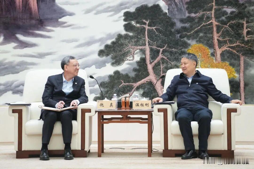 中国华能董事长会见中国能建董事长
5月28日，中国华能集团有限公司董事长温枢刚在