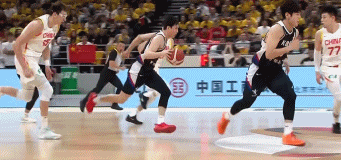 男篮世预赛朱俊龙这个追身钉板大帽，太提士气了！希望这个防守能成为比赛的转折点💪