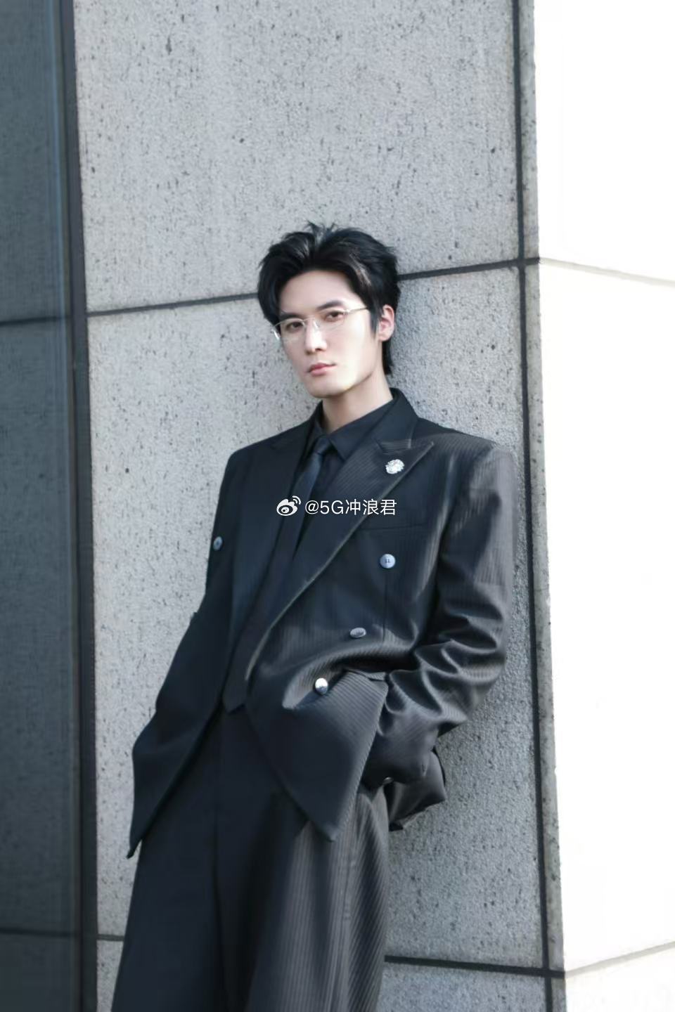 刘海宽跪求刘晓庆当他女朋友 刘海宽这段表演真的太有信念感了，完全沉浸在自己的角色