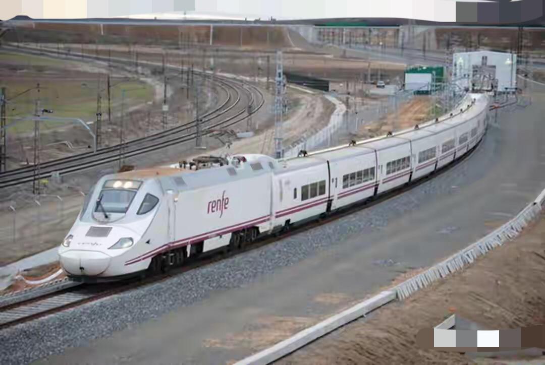 四连撞！
事故频发！

西班牙举国上下还在为18号高铁事故遇难者全国三天哀悼，2