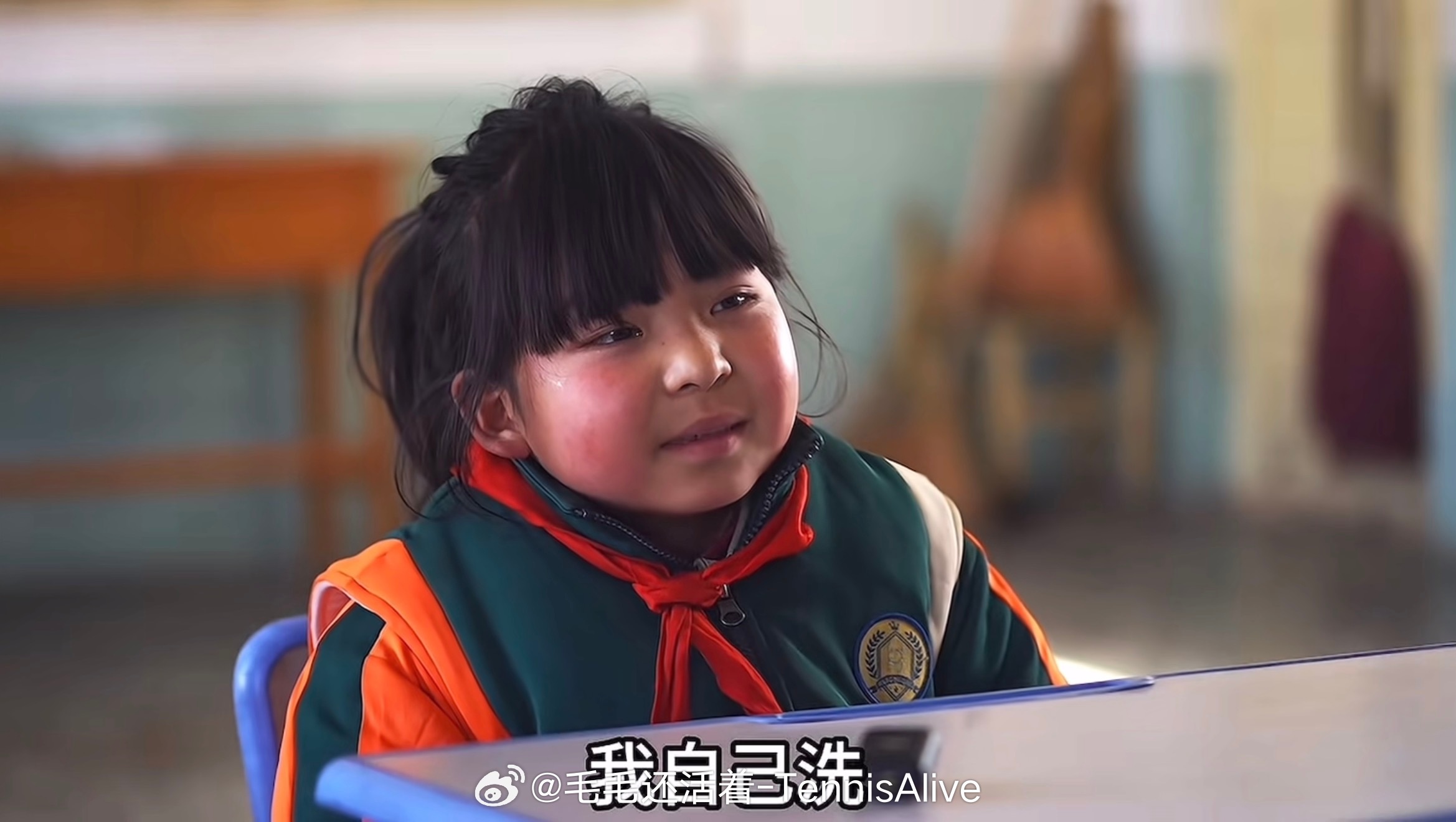 看到了这个视频，其实像这样的孩子在咱们国家还有非常非常多。我自己从小在农村长大。