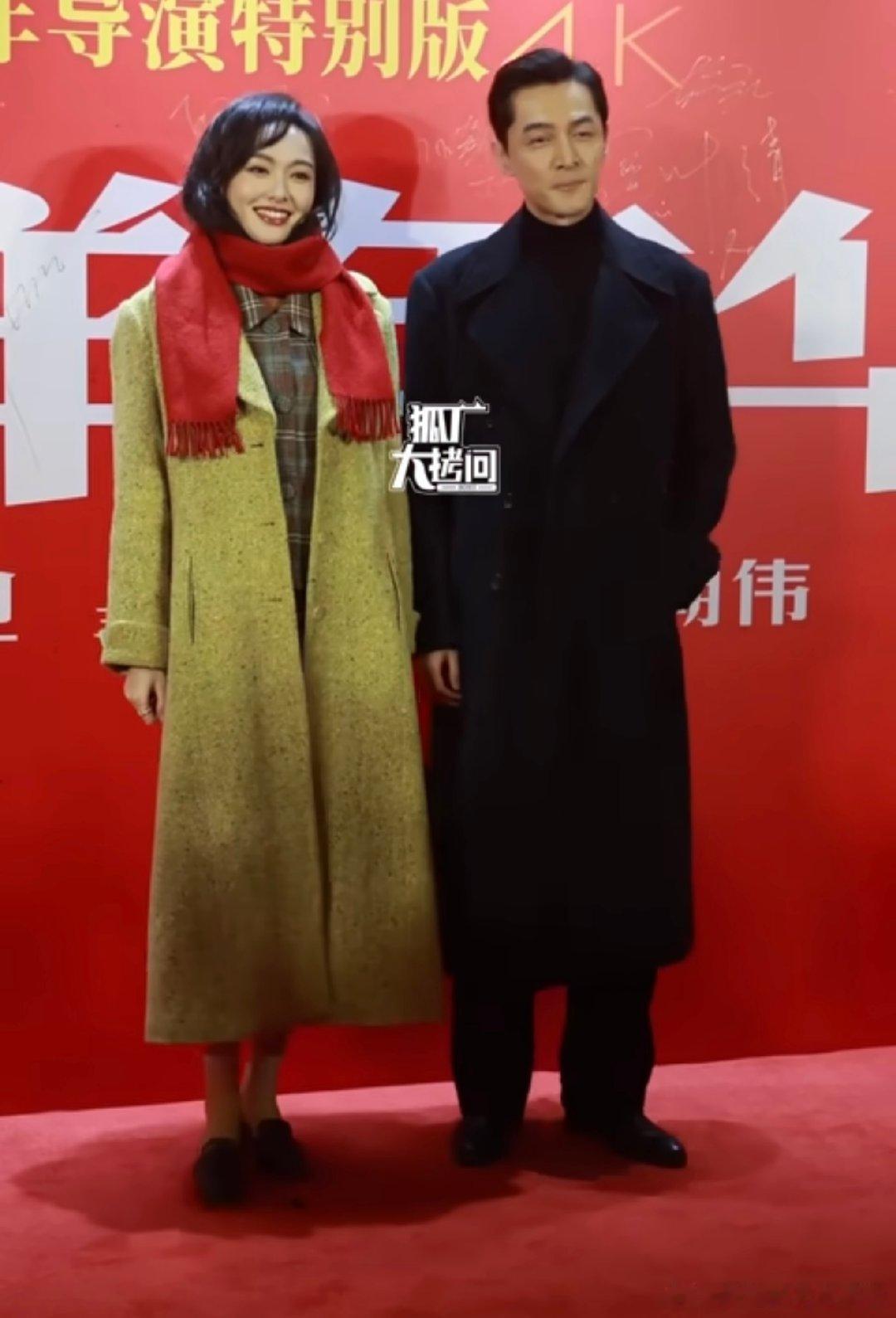 一颦一笑皆风情，  胡歌唐嫣繁花造型走红毯  亮相《花样年华》上海首映礼，还原宝