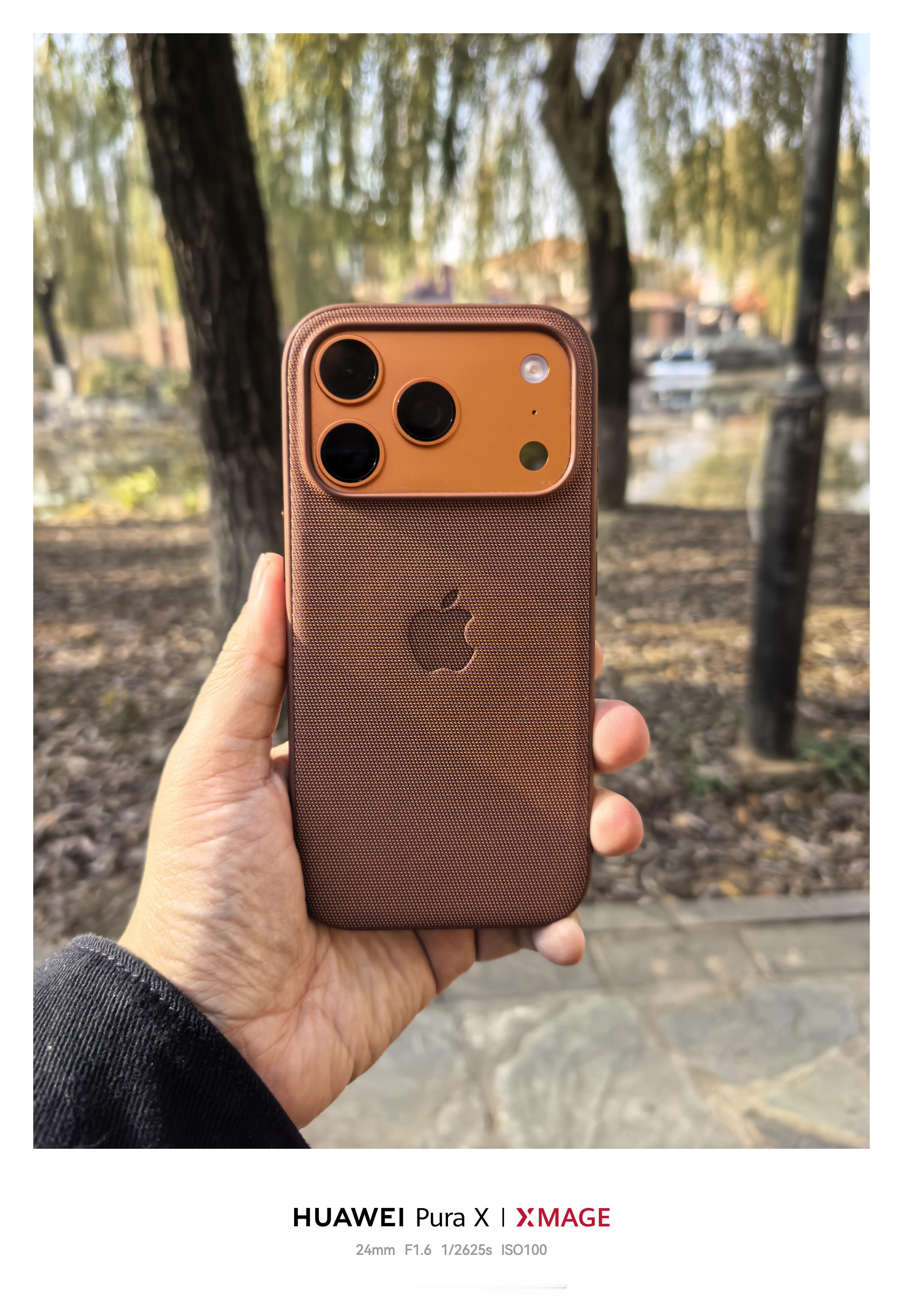 有啥说啥， iPhone的原装保护壳还是值得买的，比如这个科技织物保护壳。确实价