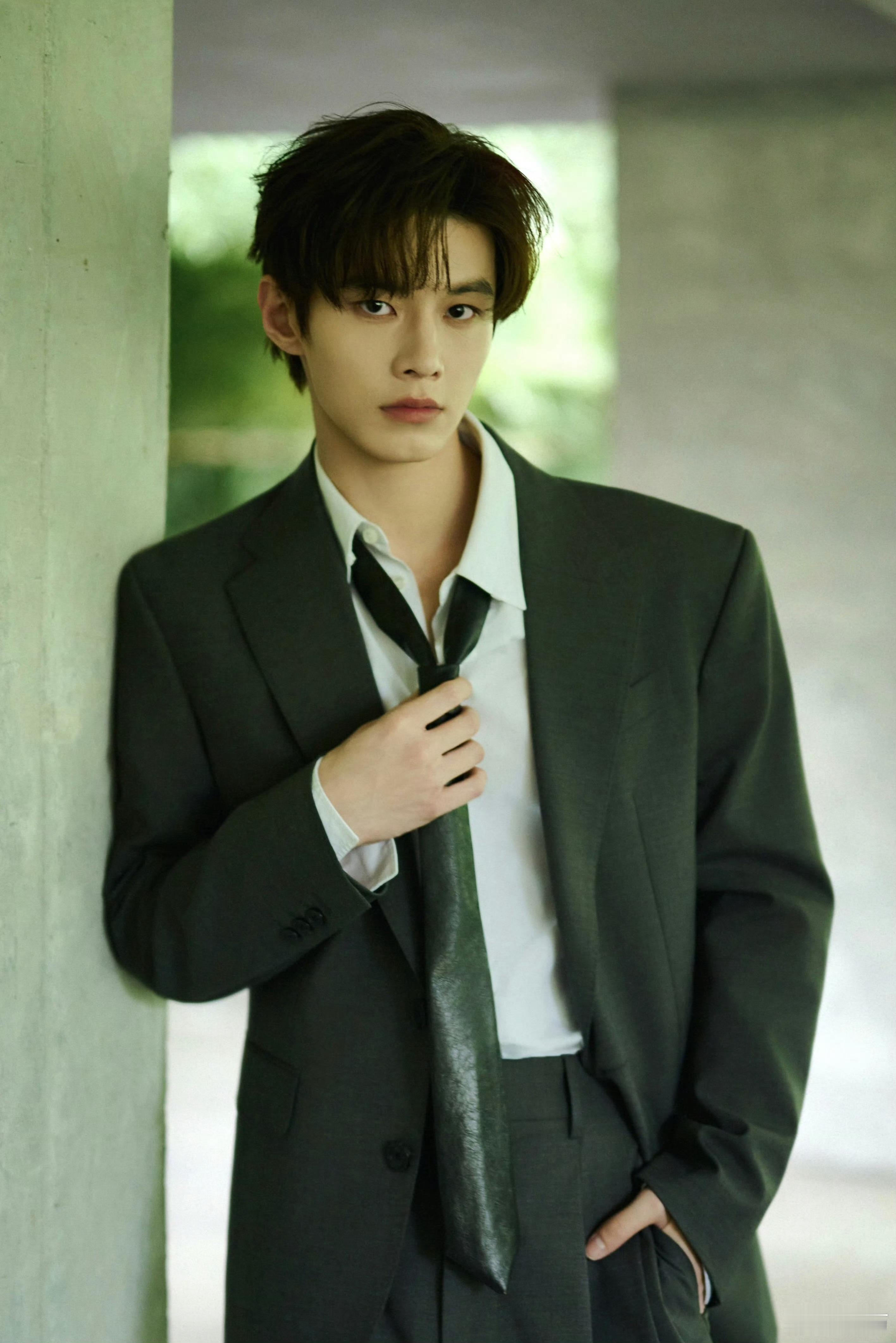 何与0826生日快乐🦈何与三十而立驭光前行🦈💙病骨融锋芒，柔情化利刃。笑谈