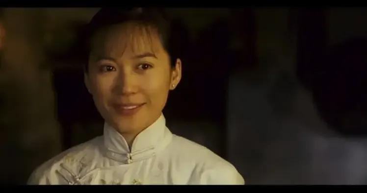 53岁俞飞鸿和15年前的自己比，更年轻了？！我翻出2009年她自己拍的电影《爱有