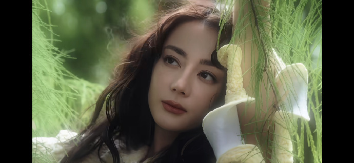 时尚里程碑达成！顺利登上 VOGUE，多封面企划，期待更多优质杂志大片释出。 迪