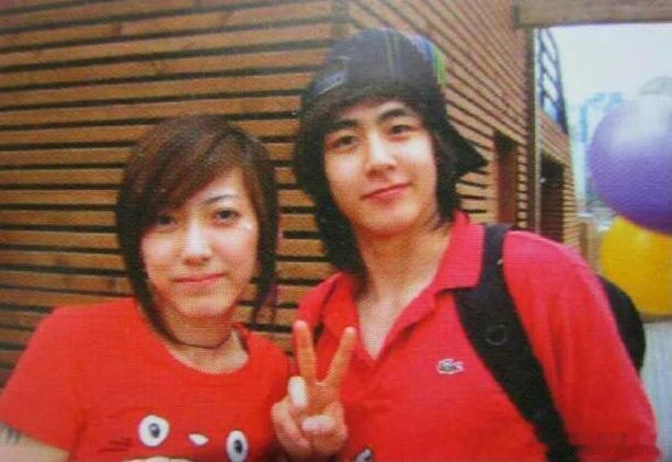 刘忻在JYP当练习生的旧照，和尼坤孟佳关系都不错的样子 ​​​