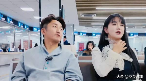 冉莹颖太作，以为自己拿着经济学研究生的学历就能成为生意场上的佼佼者，殊不知自己只