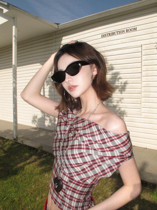 墨镜加短发就是硬美🕶