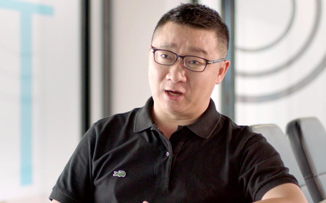 近日起，中国内地最大的同性交友APP软件Blued、翻咔陆续从苹果及各大安卓应用