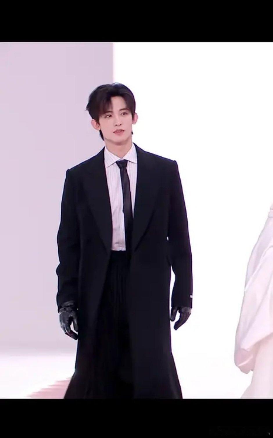 今天好像常华森还行是不是，相对来说星光大赏红毯