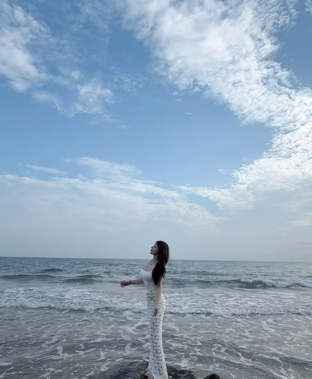 被老公扇了一巴掌之后独自来海边散心