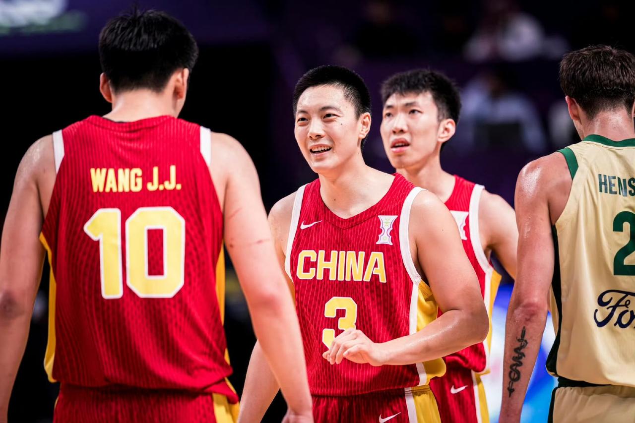 人民日报发文力挺：中国男篮，虽败犹荣！
      草根军团，却盛气撩人！仅以1