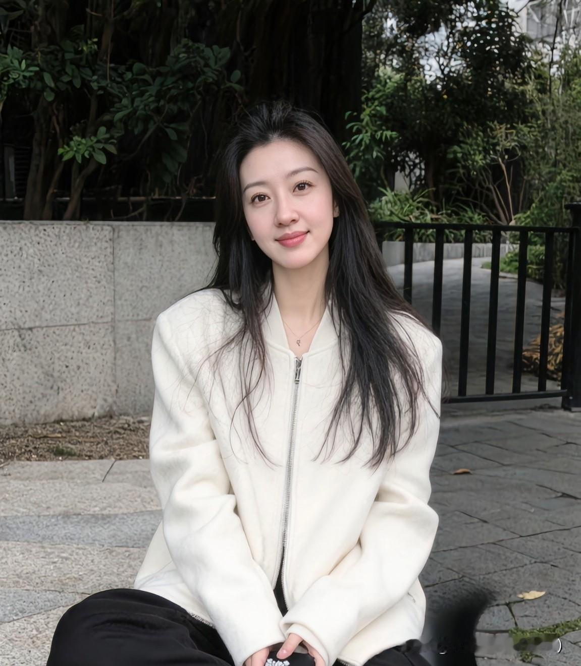女人婚后爱唠叨？
那是因为心里的话没处说，
安全感得自己找。
唠叨不是烦，
是她