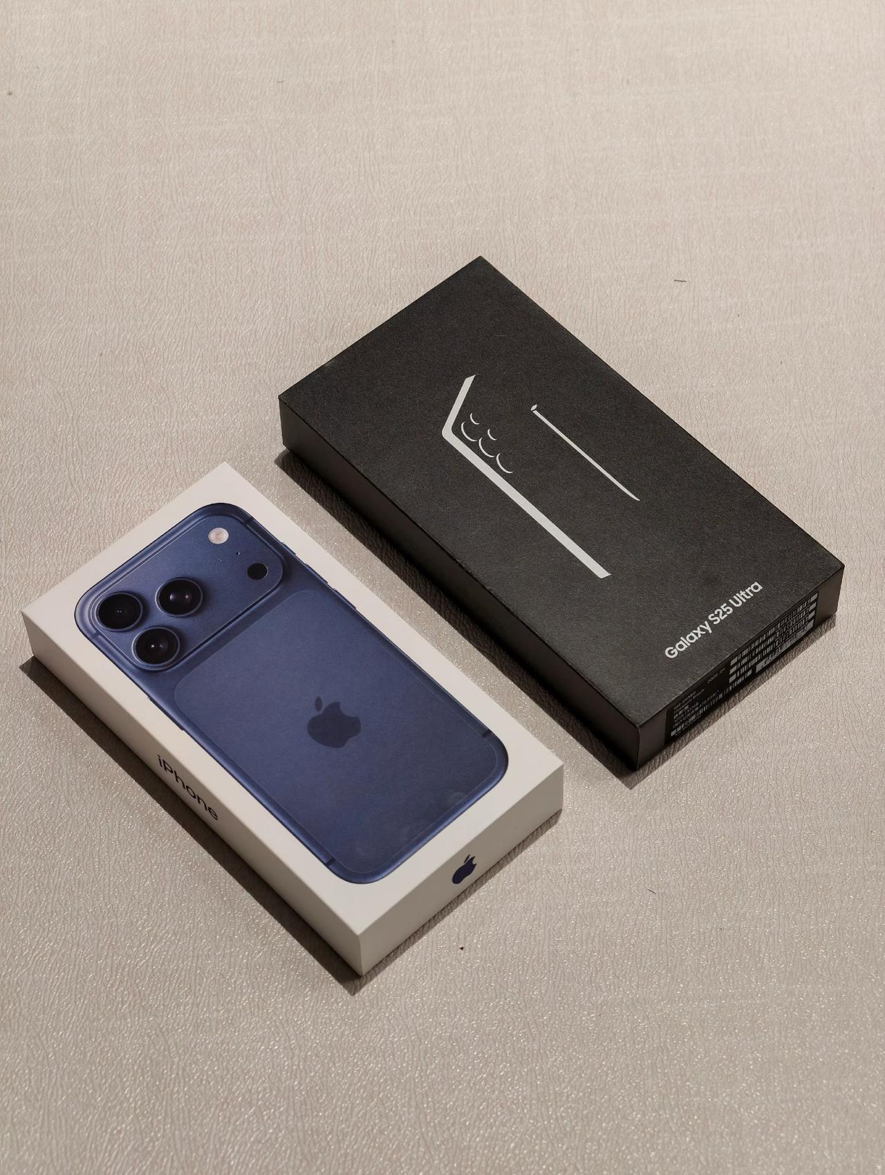 今年的17pro蓝色的颜值确实有点逆天！iphone17pro对比三星s25ul