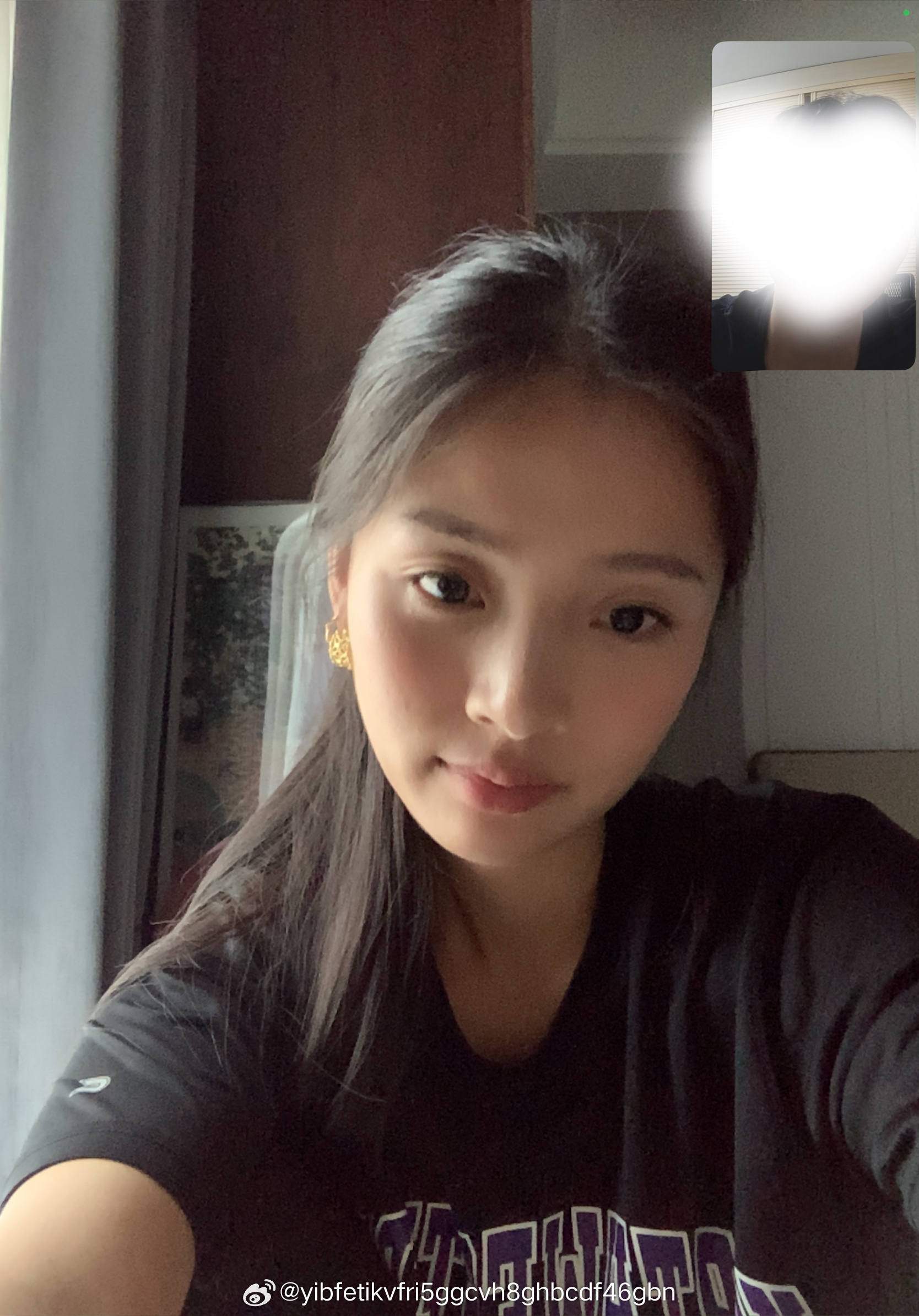 星期五在网上学习了一些kpop的词，他问我是不是“切小屏”了