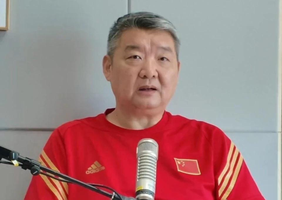 前国青主教练教练李焕宁：副攻现在是王媛媛跟王奥芊，王媛媛可能刁琳宇给她传可能稍微