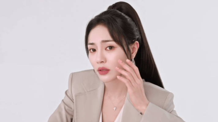 谢可寅自带一张有底气的脸谢可寅眼里都是底气戛纳红毯亮相从容大气，舞台之上气场全开