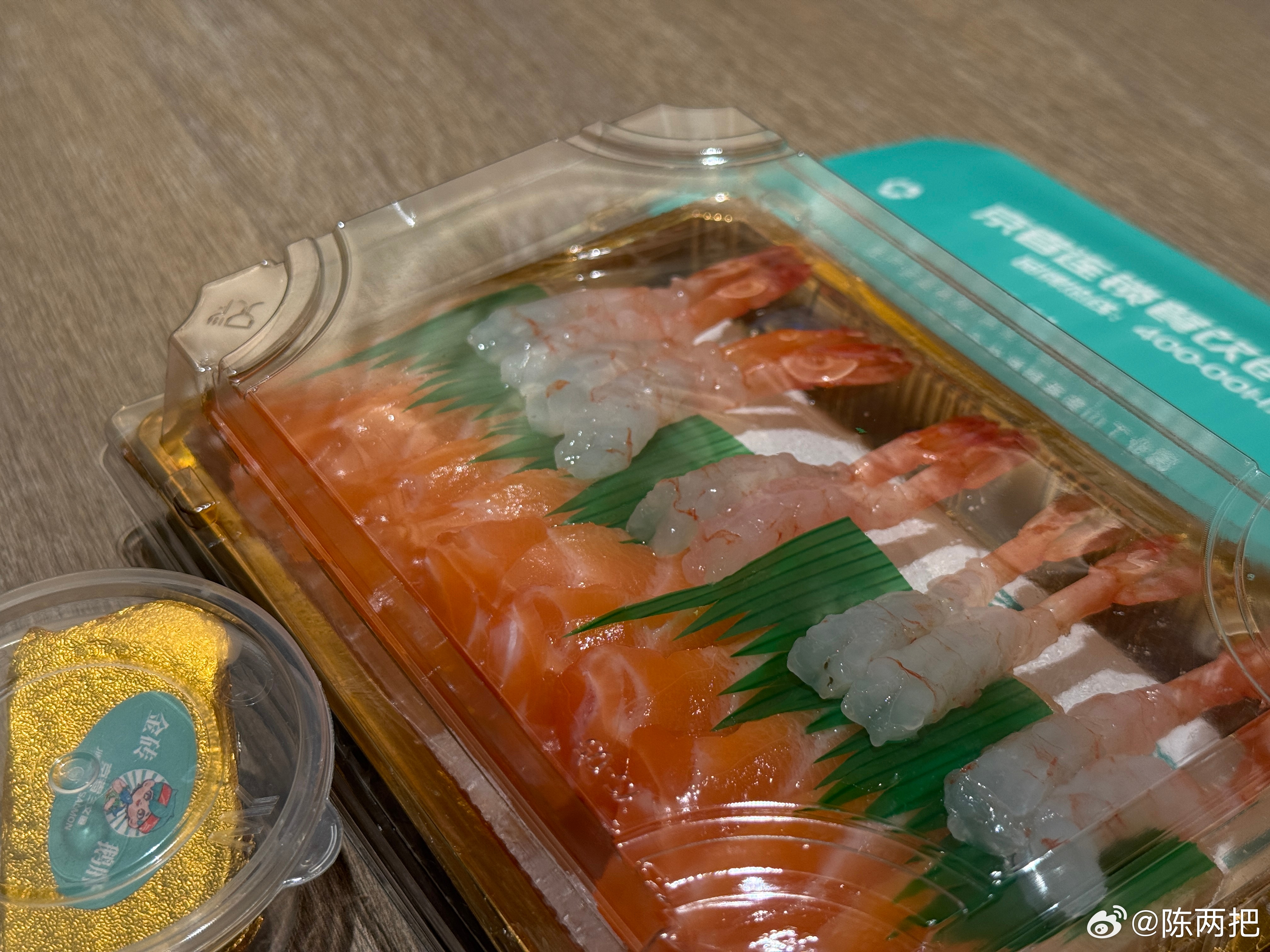 易胖人士饿了……我刚像个大傻子，芥末挤手上了直接伸舌头舔了，秒哭 